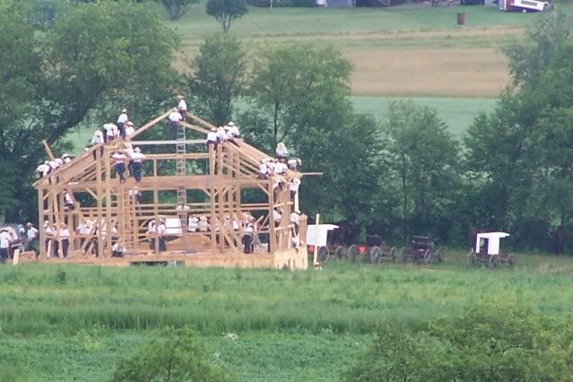 amish-barn-raising-2-of-4.jpg