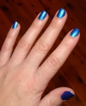 http://i134.photobucket.com/albums/q115/n3ophy7e/Mick%20and%20Rosie/bluenails.jpg