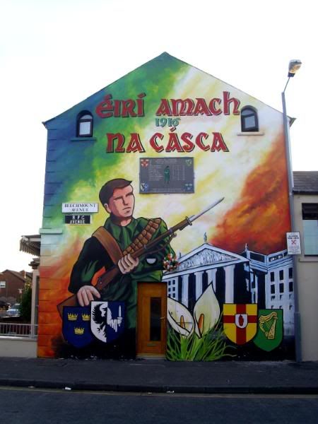 IMAGE: http://i134.photobucket.com/albums/q84/coolershaka/Belfast%20June%202009%20-%20Murals/1916Uprising.jpg