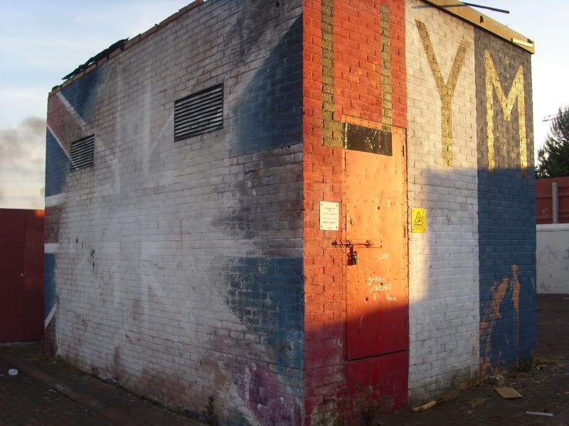 IMAGE: http://i134.photobucket.com/albums/q84/coolershaka/Belfast%20June%202009%20-%20Murals/UlsterYoungMilitantsMural.jpg