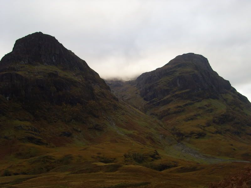 IMAGE: http://i134.photobucket.com/albums/q84/coolershaka/Glencoe%2019%20Oct%202007/2ndand2rdSisterandStobCoirenanLocha.jpg