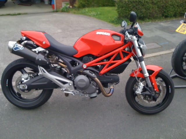 Ducati Hypermotard 796 Vs Monster 696