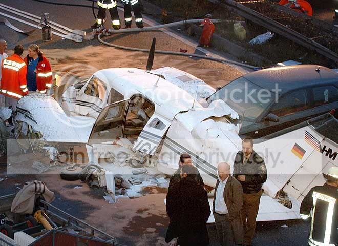 bizarre_crash_002.jpg
