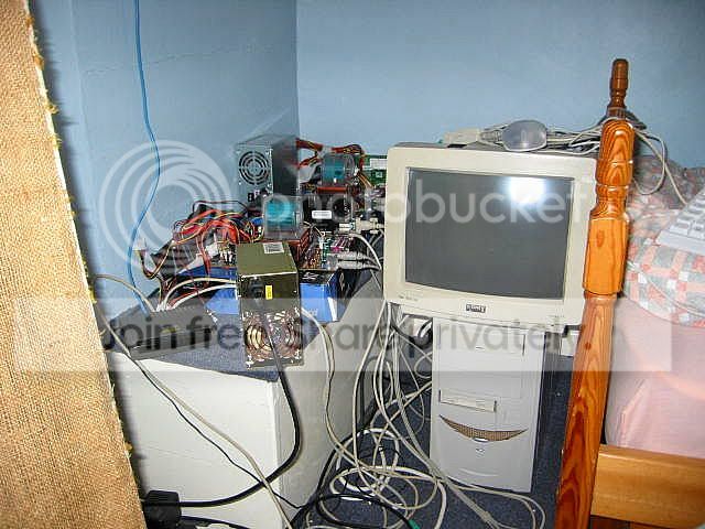messy_datacenter_003.jpg