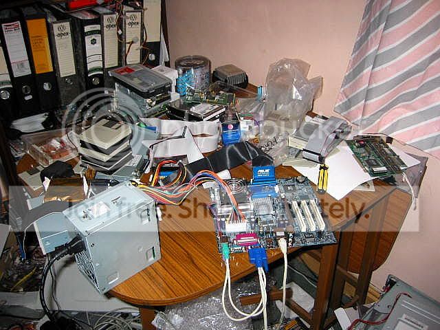 messy_datacenter_006.jpg