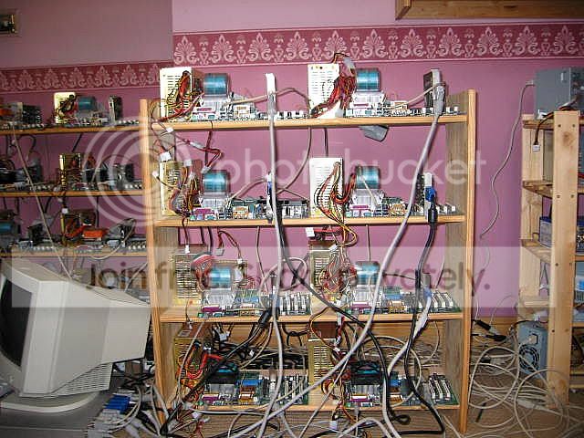 messy_datacenter_007.jpg