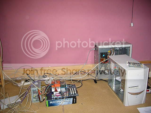 messy_datacenter_008.jpg