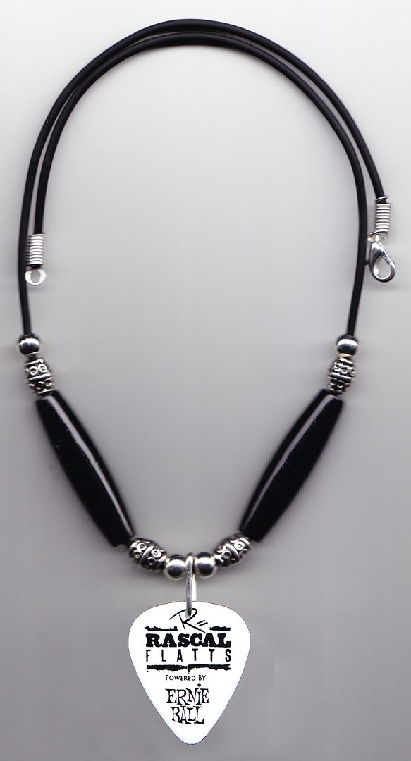 Photo RF JDR Collier blanc_zpszh7p6jhc.jpg